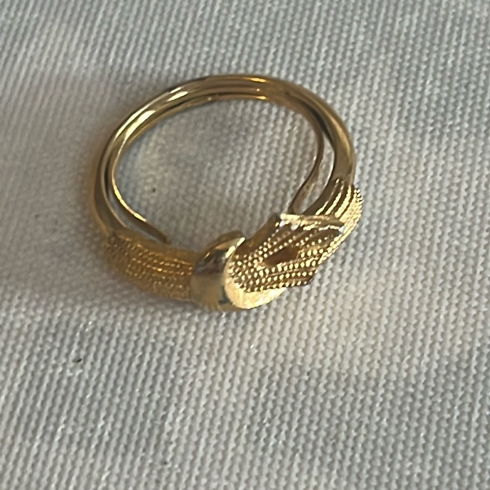 Avon ring ladies gold tone belt buckle woman’s ring